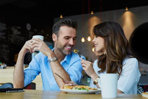 付き合う 意味|「付き合う」の意味や使い方 わかりやすく解説 Weblio辞書